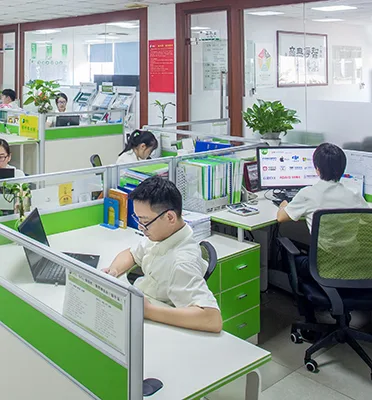鑫承诺售前服务团队办公场景